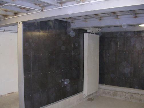 Loden muren voor radiografie bunkers.