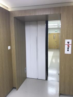 Mediclinic - Dubai - EAU - Porta de correr para radioterapia.