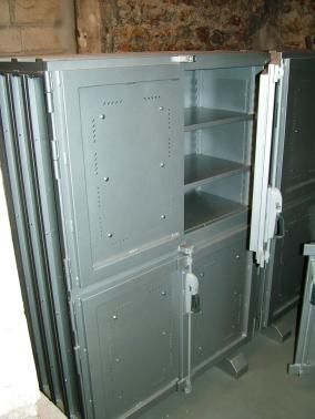 Muséum national d'Histoire naturelle - Paris - FRANCE - Armoire plombée pour le stockage de minéraux radioactifs.